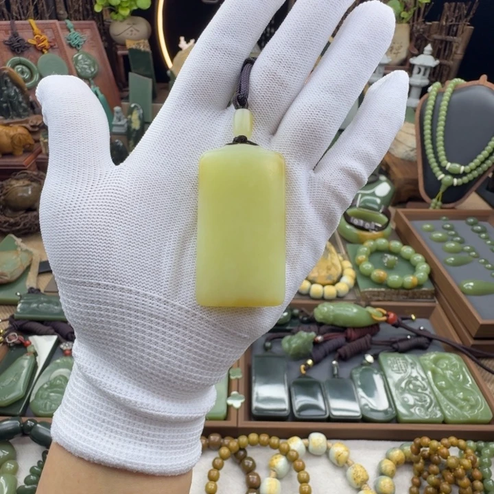 岫岩老玉（透闪石质玉）未镶嵌颈饰