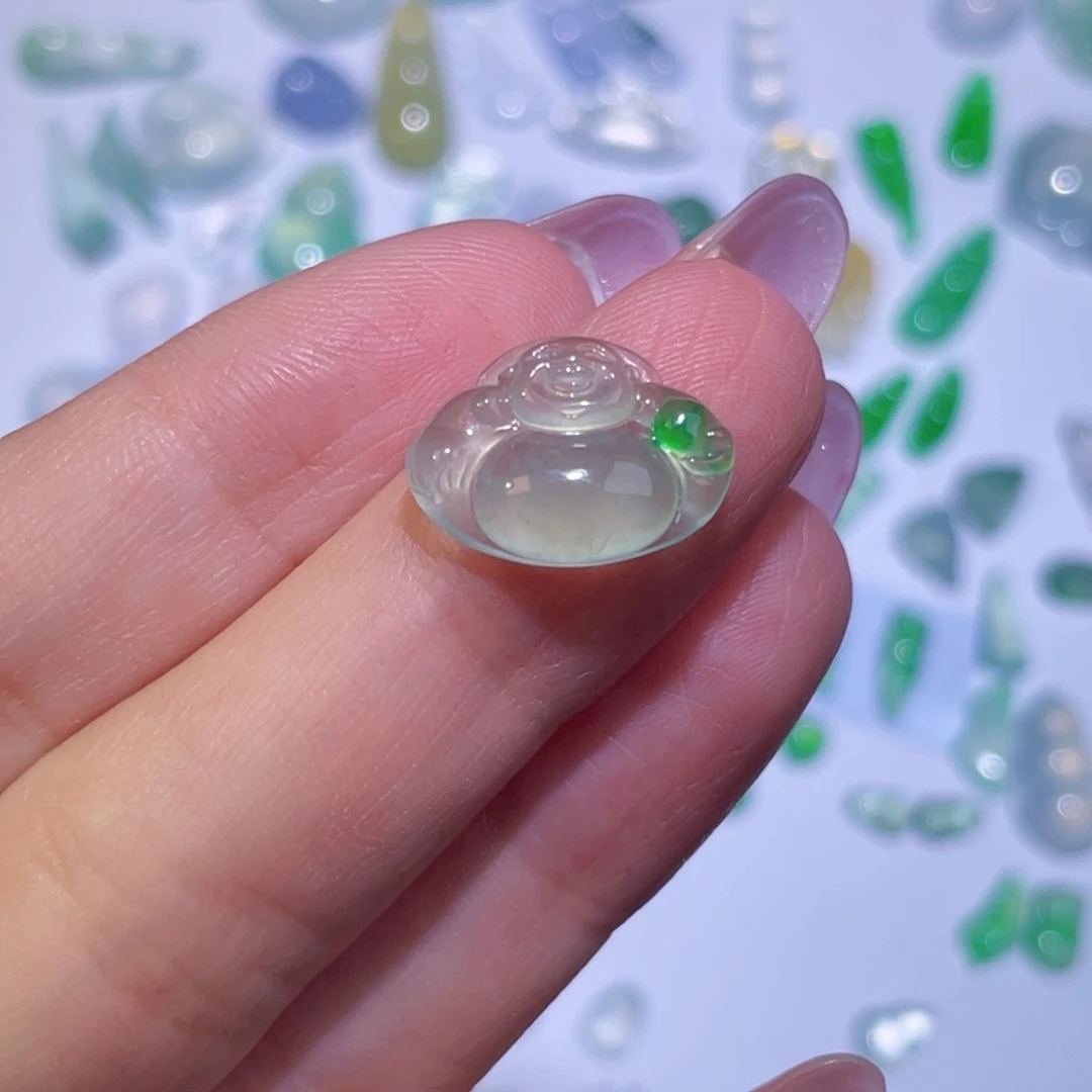 翡翠未镶嵌颈饰裸石