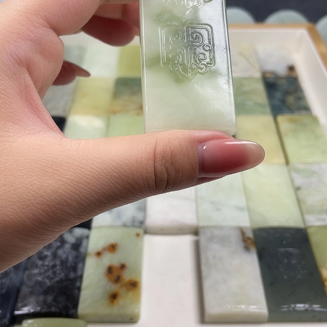 蛇纹石玉合金颈饰