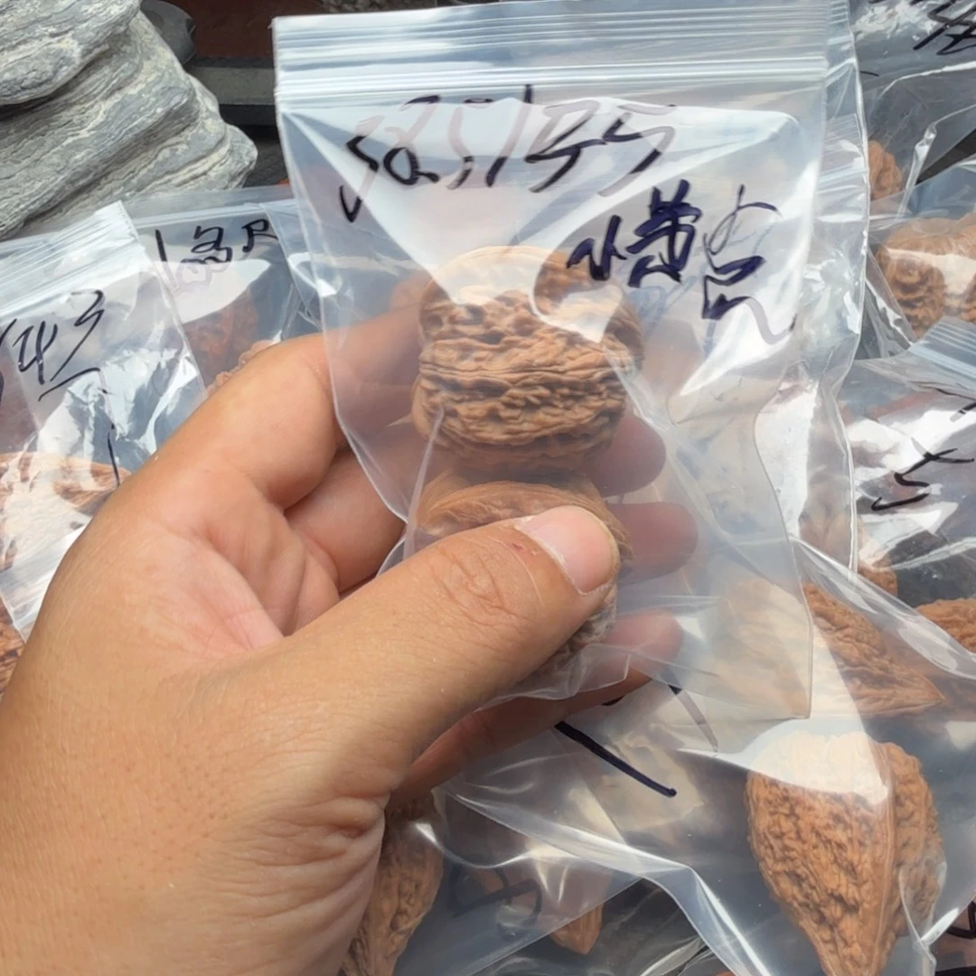 桃核吊坠白狮子小黄点帮修