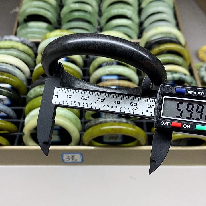 未镶嵌蛇纹石玉手镯114