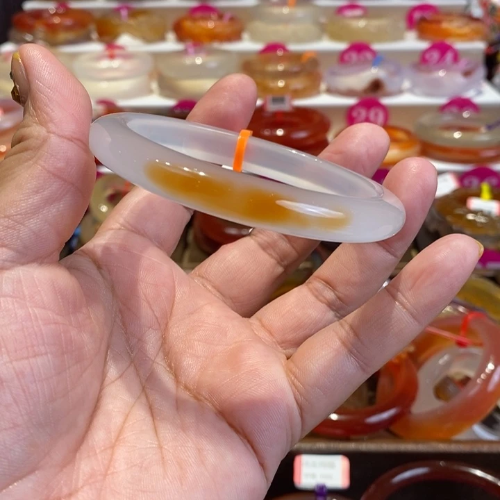 玛瑙/玉髓手镯未镶嵌鹿*秧