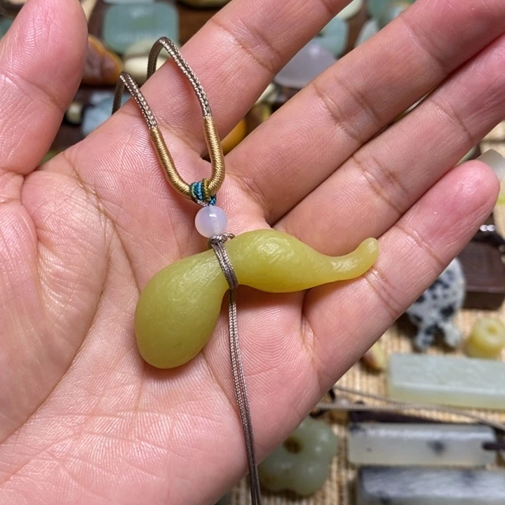 蛇纹石玉未镶嵌挂件