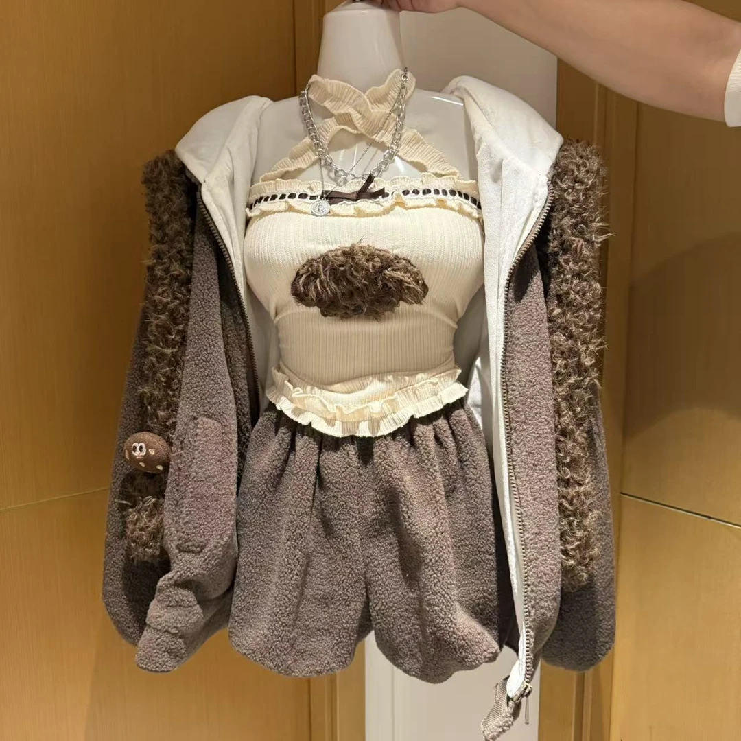 MUA家生巧慕斯毛绒外套+纯欲内搭+棕色短裤