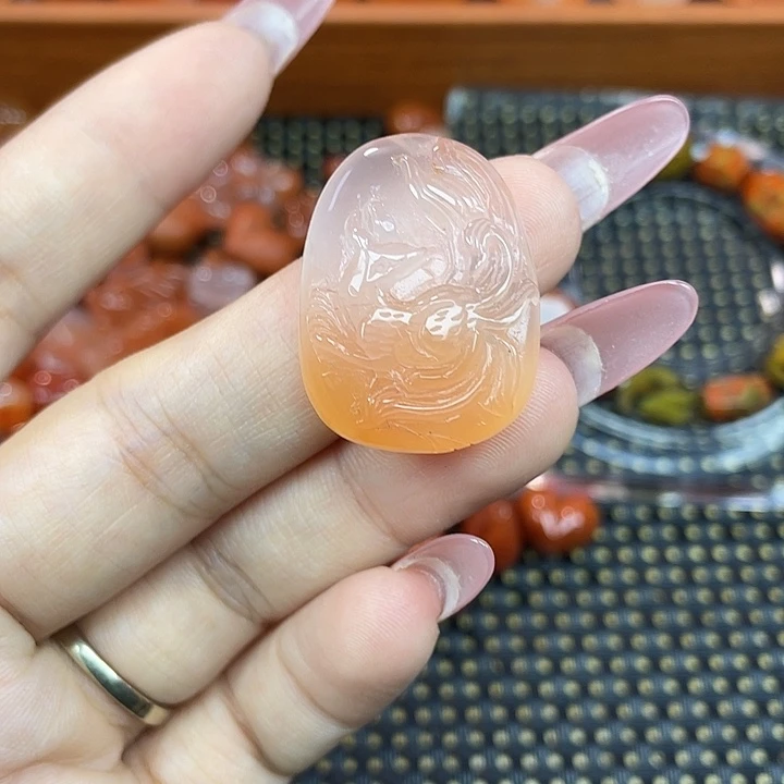 南红玛瑙未镶嵌颈饰九尾狐