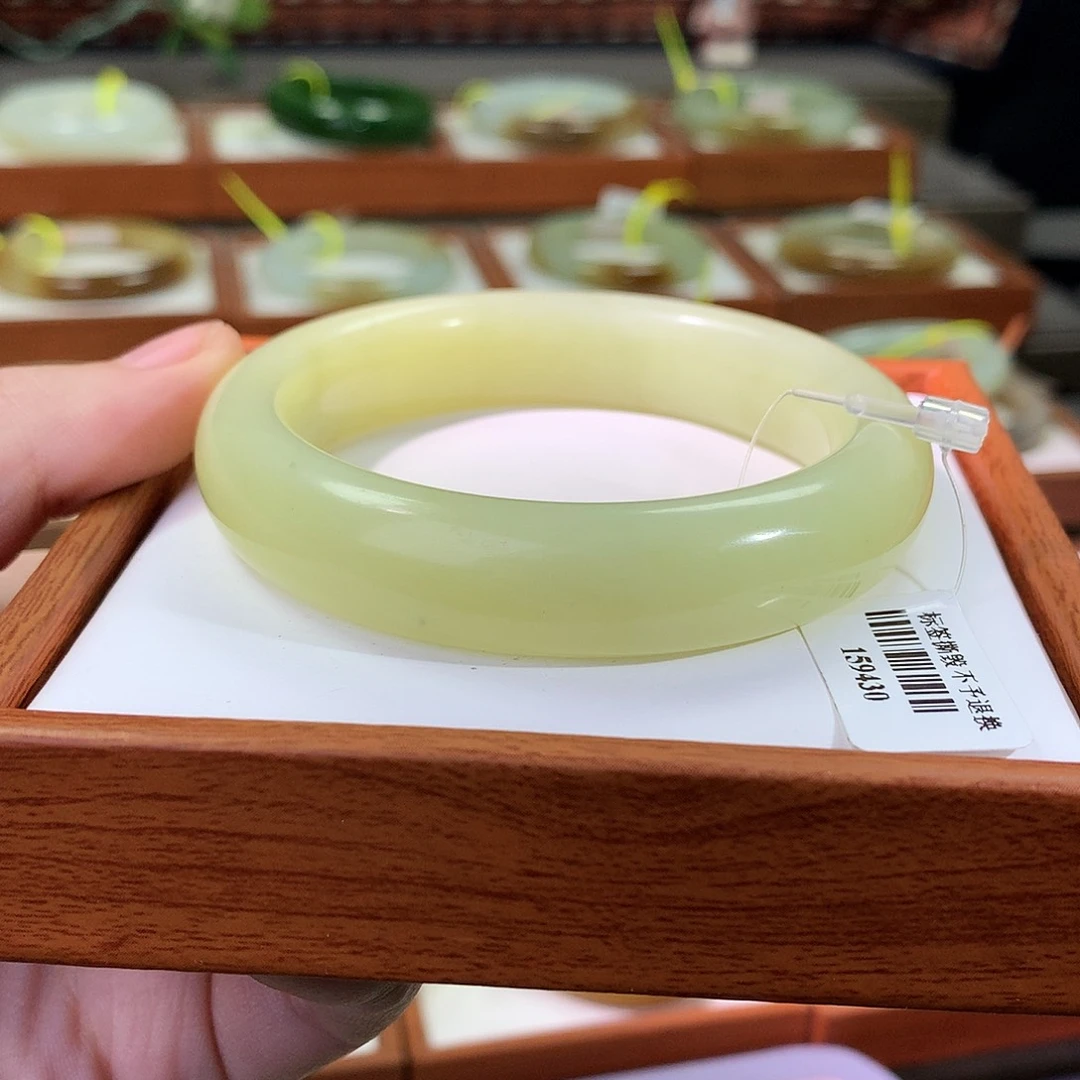 和田玉未镶嵌手镯56.7 小宽 黄口