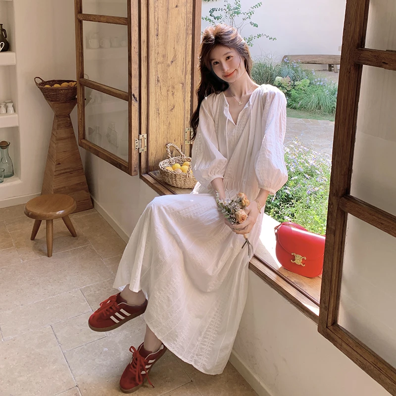 法式白色刺绣连衣裙女2025年春夏新款高级感独特绝美灯笼袖长裙子