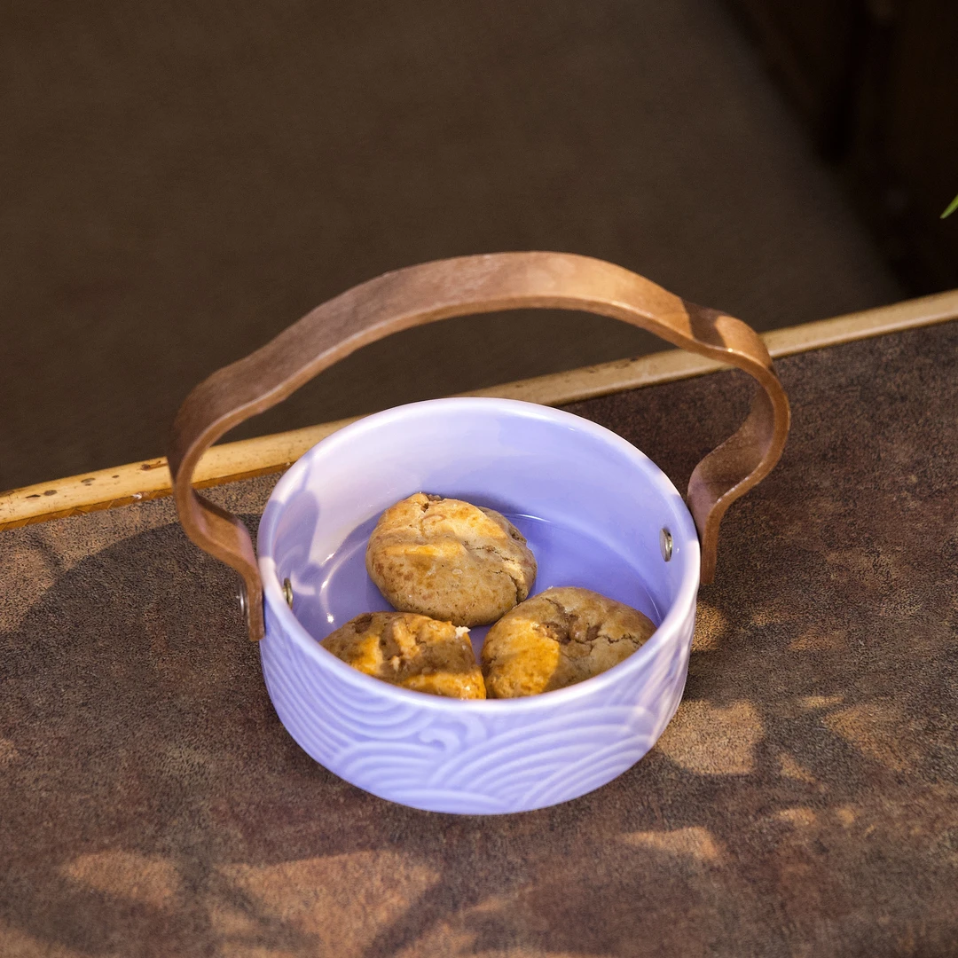 手提果盘家用零食茶点盘点心盘陶瓷坚果盘水果篮淡紫色祥云提手款