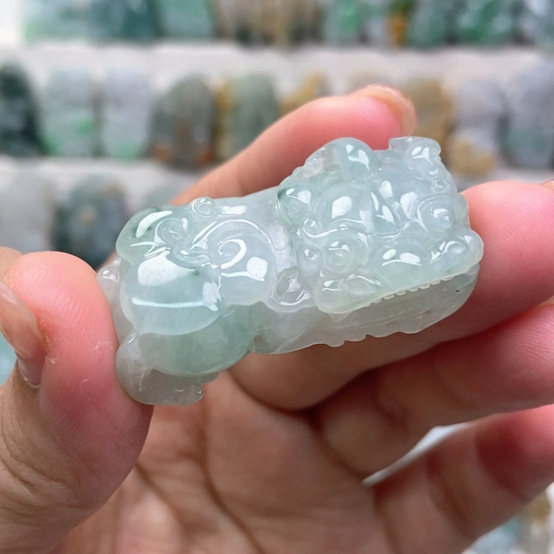 翡翠未镶嵌吊坠(赠链)