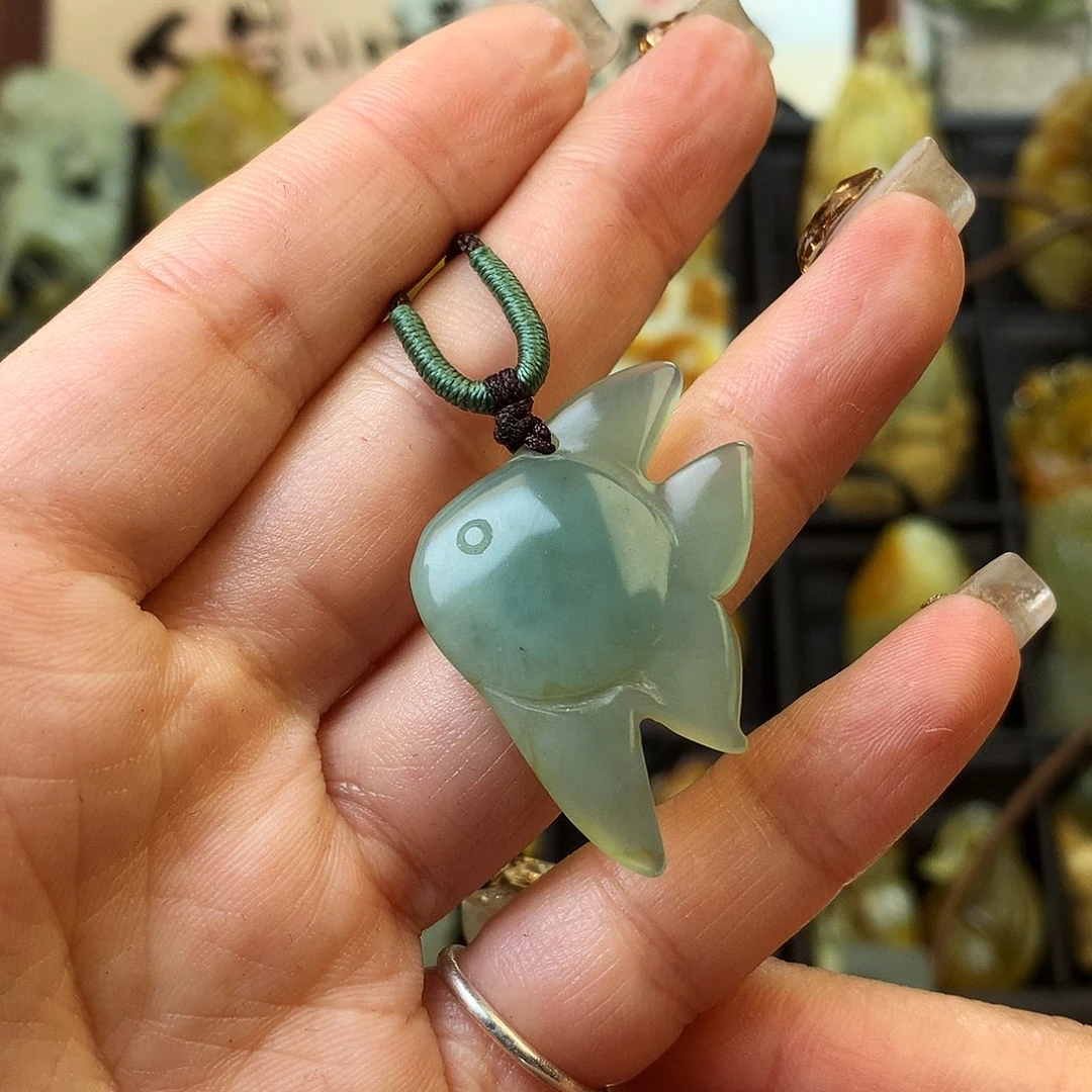 蛇纹石玉颈饰未镶嵌