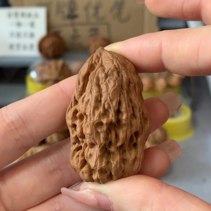 大***闪吊坠文玩核桃异形单只，有瑕疵