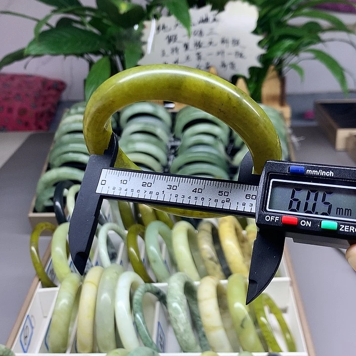 未镶嵌蛇纹石玉手镯60
