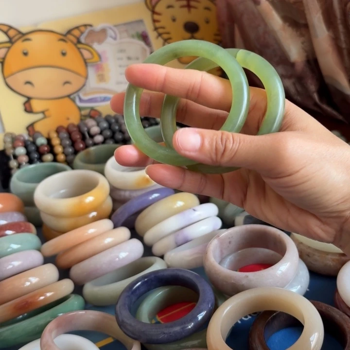 石英质玉未镶嵌手镯