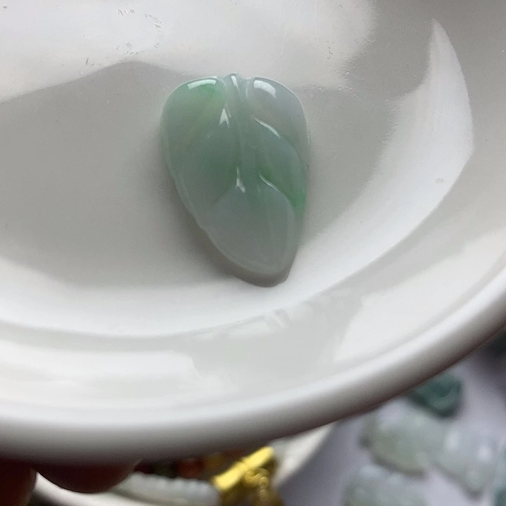 翡翠散珠长24白底青叶子