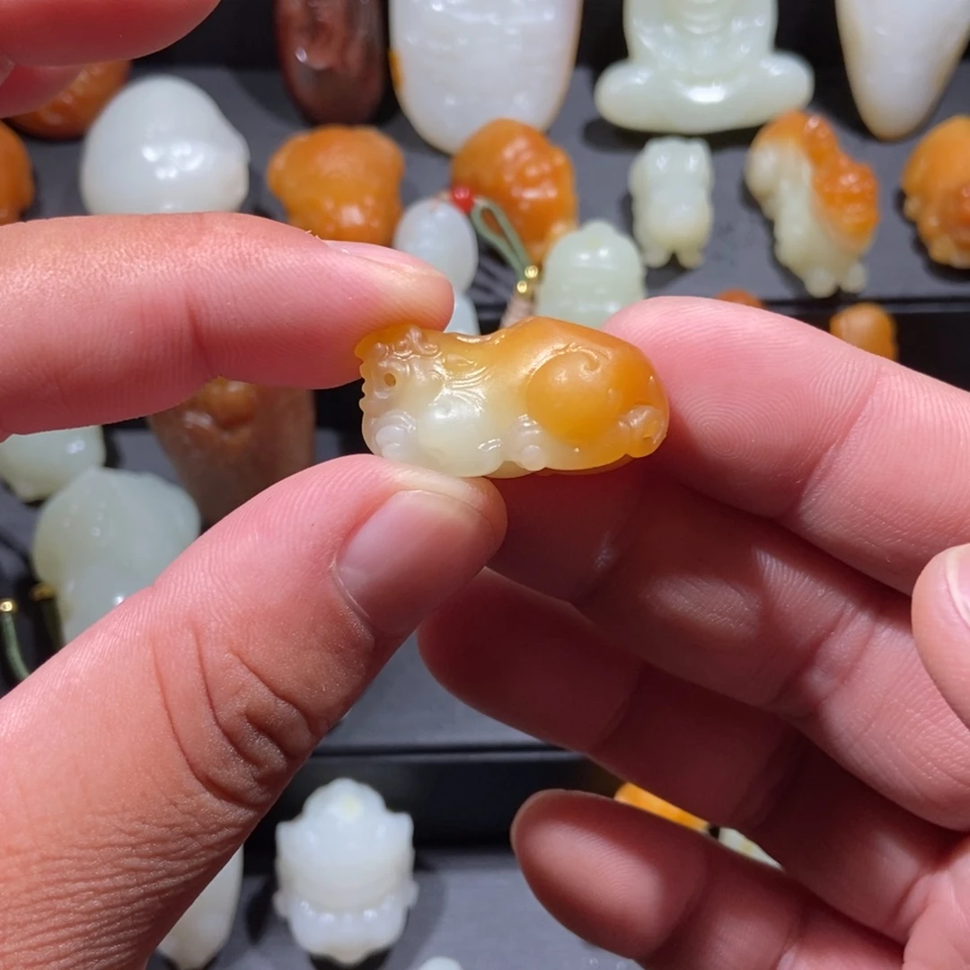 和田玉未镶嵌颈饰青*