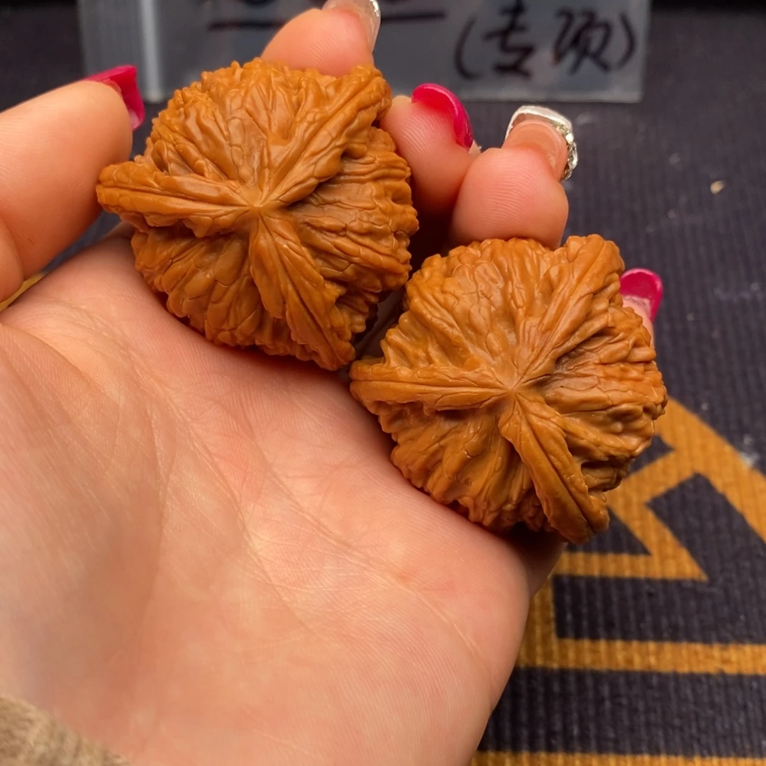 辉***业把件文玩核桃白狮子