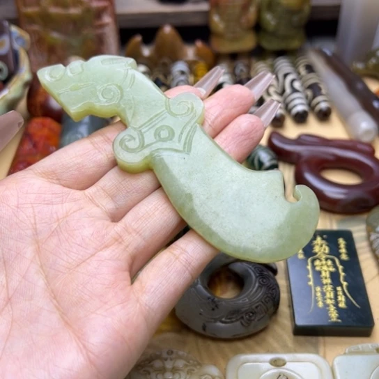 蛇纹石玉未镶嵌颈饰