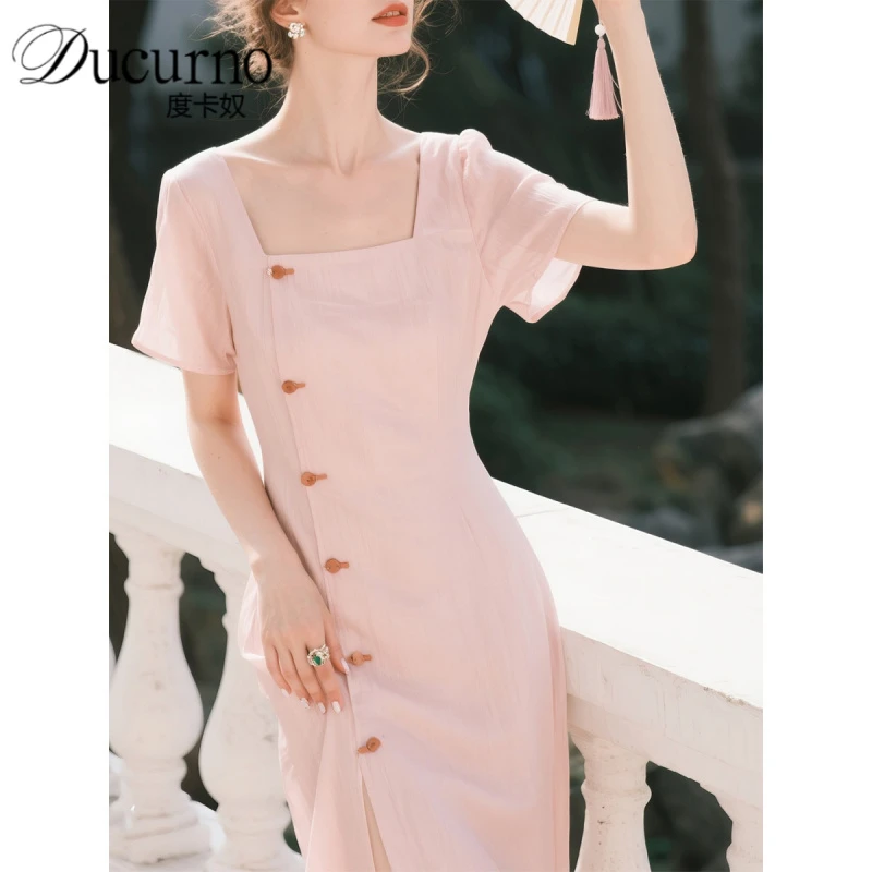 浅粉色短袖连衣裙女2025年夏季新款法式方领高级感气质显瘦长裙子