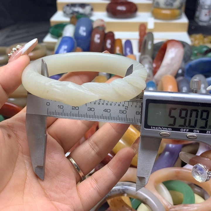 未镶嵌手镯石英质玉
