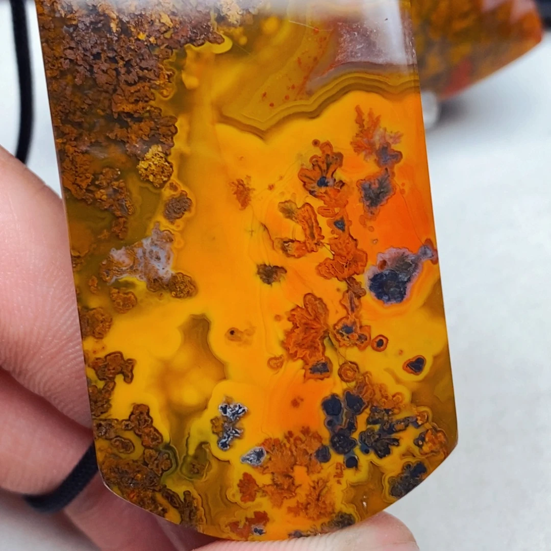 道***碎玛瑙/玉髓未镶嵌颈饰