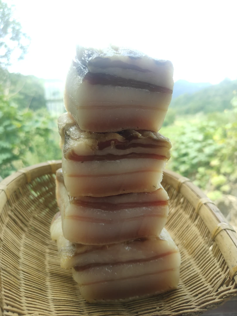 正宗农家土黑猪肥五花腊肉