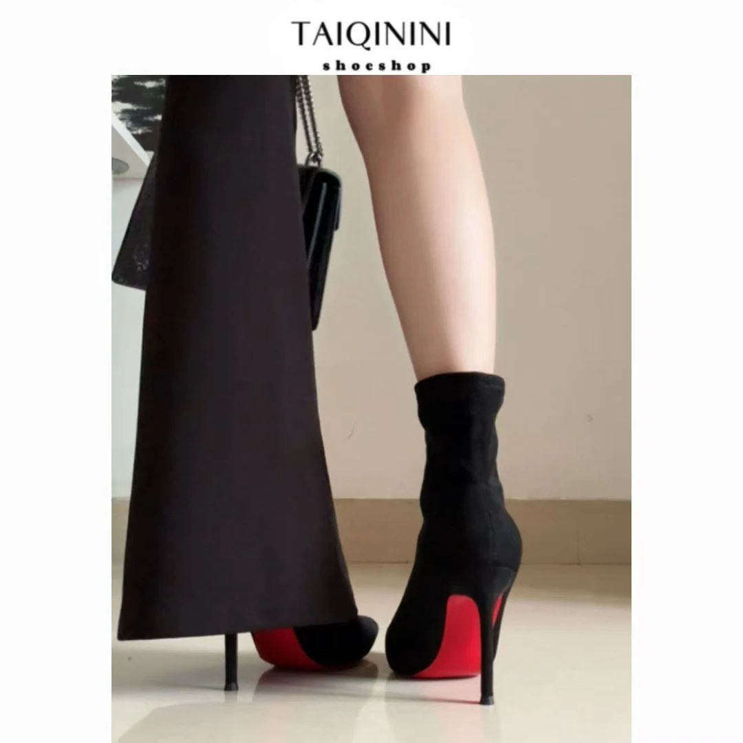 【桃气妮妮】短靴女秋冬2025年新款黑色绒面瘦瘦靴尖头性感红底鞋