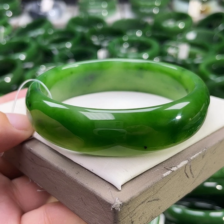 未镶嵌手镯和田玉（碧玉）