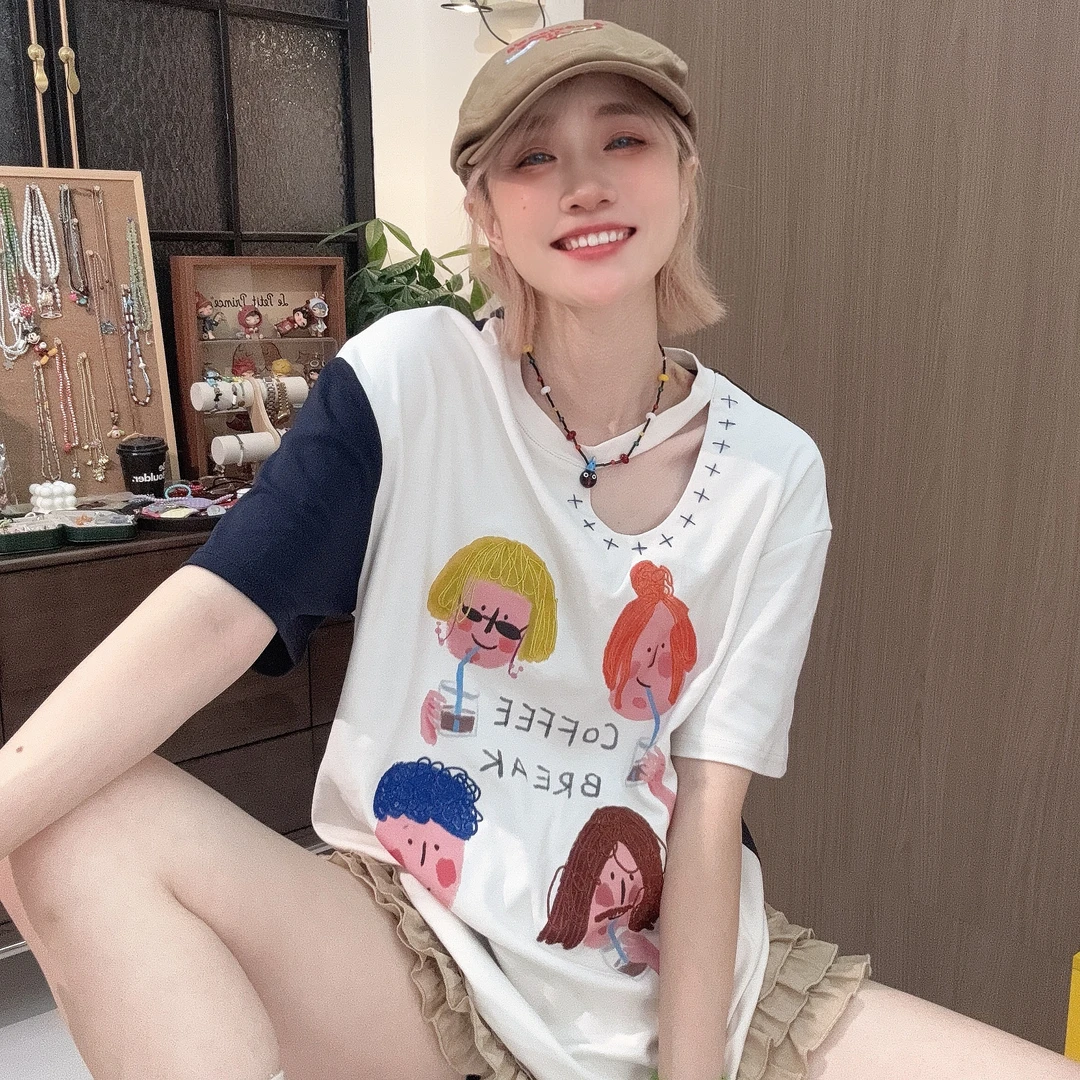 Apr.【咖友】黑白撞色时尚小设计感夏季宽松圆领数码印T恤女25F130