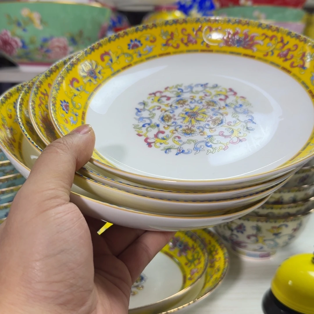 四个8英寸深菜盘。。