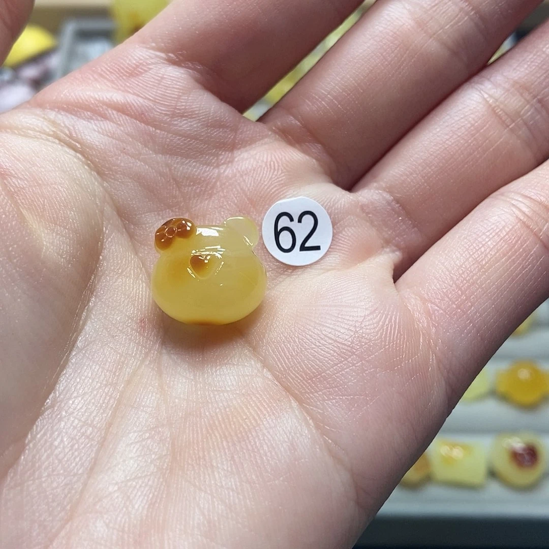 琥珀裸石未镶嵌w**.，