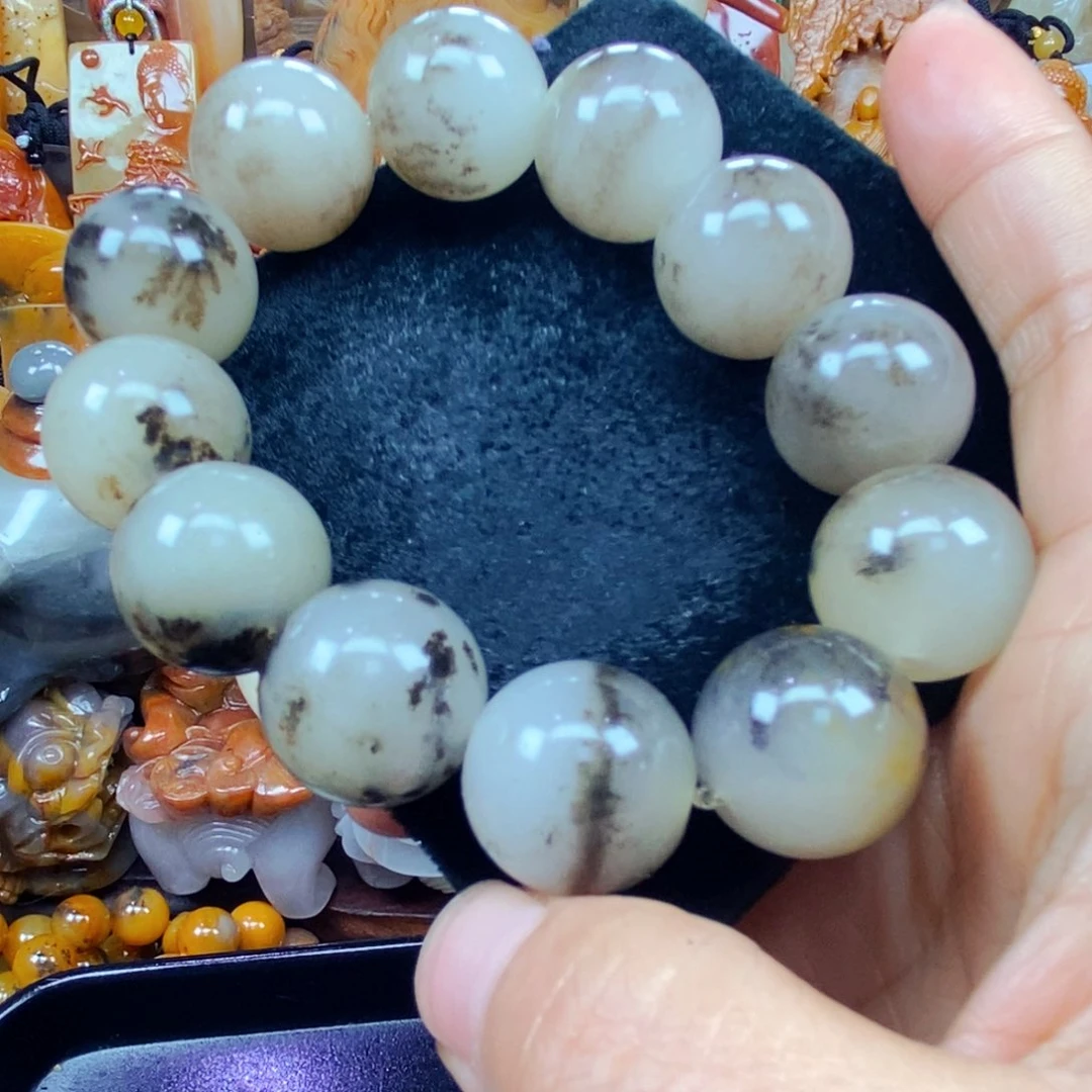 未镶嵌石英质玉（黄龙玉）颈饰