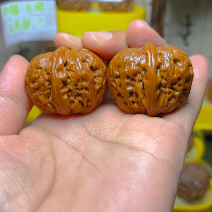 文玩核桃吊坠元宝