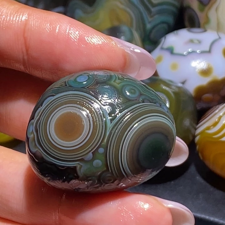 清***浅玛瑙/玉髓未镶嵌珠宝奇石