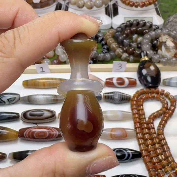 玛瑙/玉髓颈饰未镶嵌杨**：