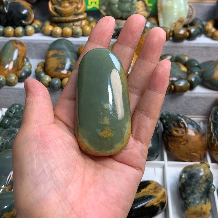 岫岩河磨玉（透闪石质玉）未镶嵌手把件胖****子