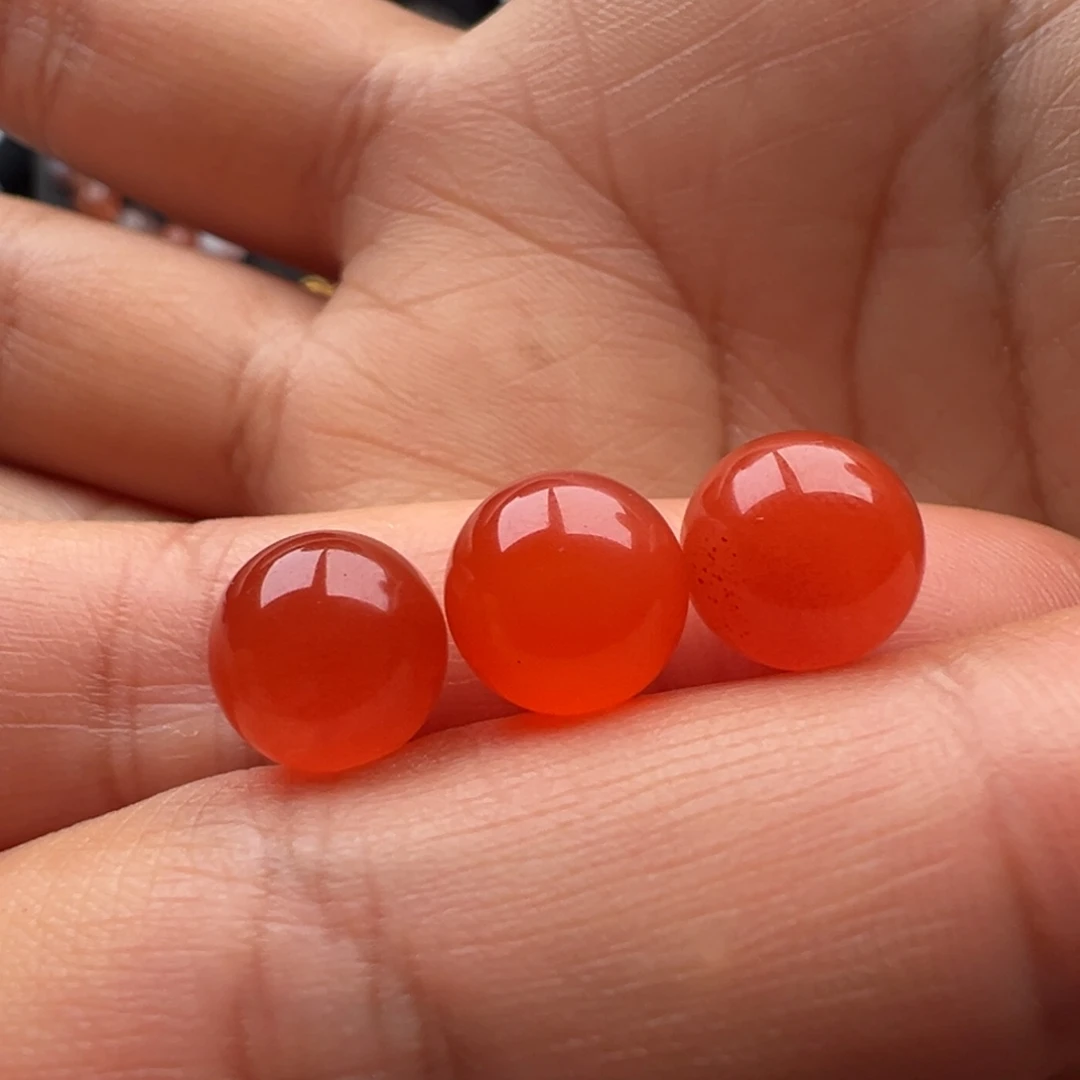 逆****南红玛瑙未镶嵌圆珠9.5白点