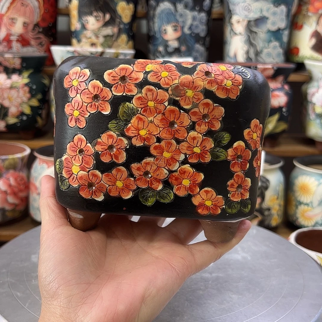 兔***。景德镇炫彩手绘景德镇陶瓷花盆