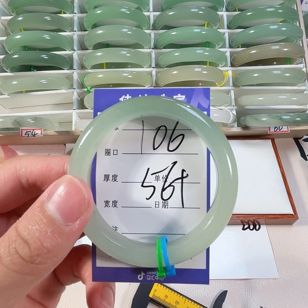 未镶嵌手镯石英质玉