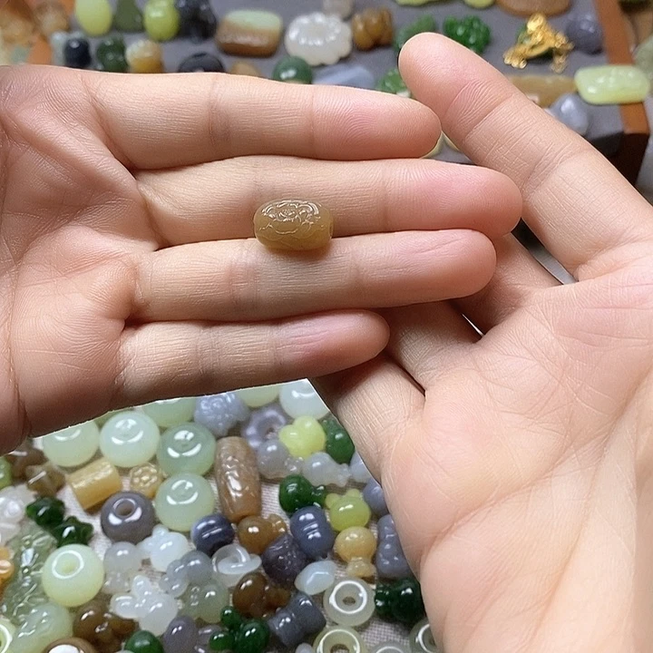 未镶嵌和田玉挂件牡丹花桶珠