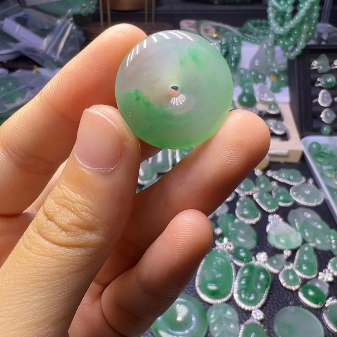 石英质玉（非洲翠）未镶嵌颈饰