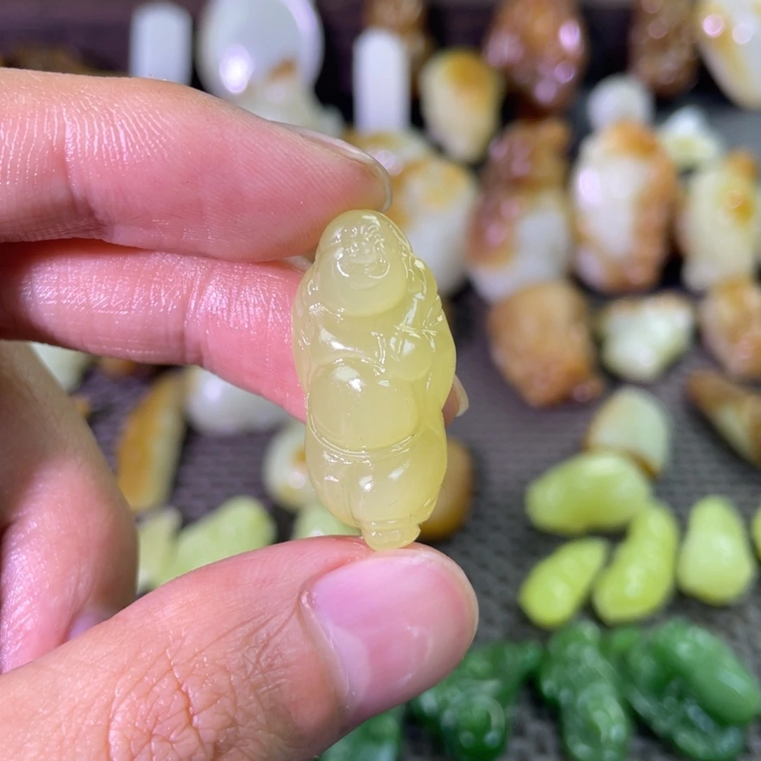 颈饰未镶嵌和田玉冰黄口小佛公