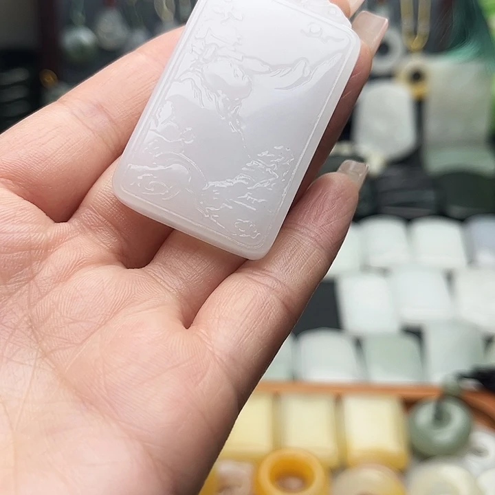 石英质玉（金丝玉）未镶嵌颈饰