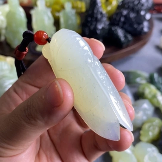 蛇纹石玉颈饰未镶嵌摩****奶