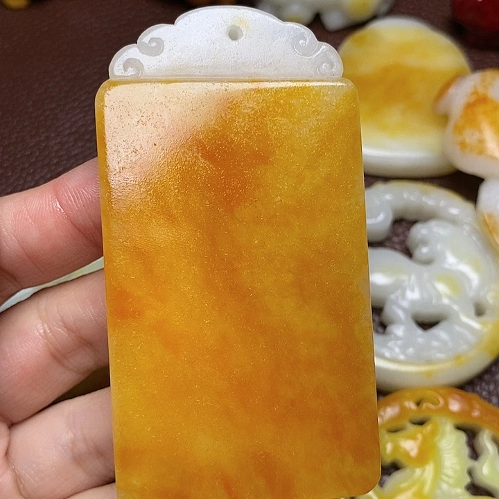 和田玉颈饰未镶嵌立**下