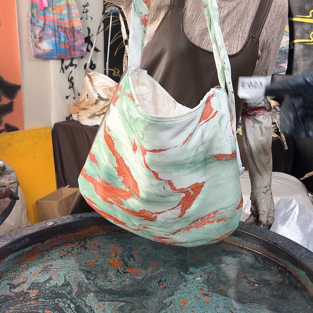 023印花拉链包一叶知秋