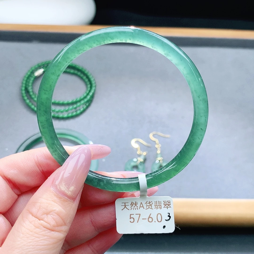 未镶嵌手镯（圆镯）翡翠