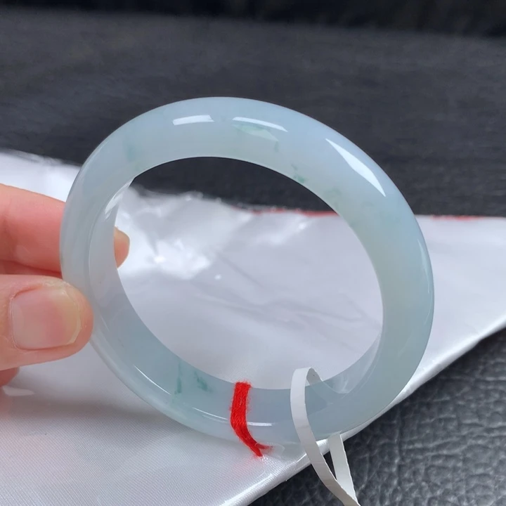 翡翠未镶嵌手镯