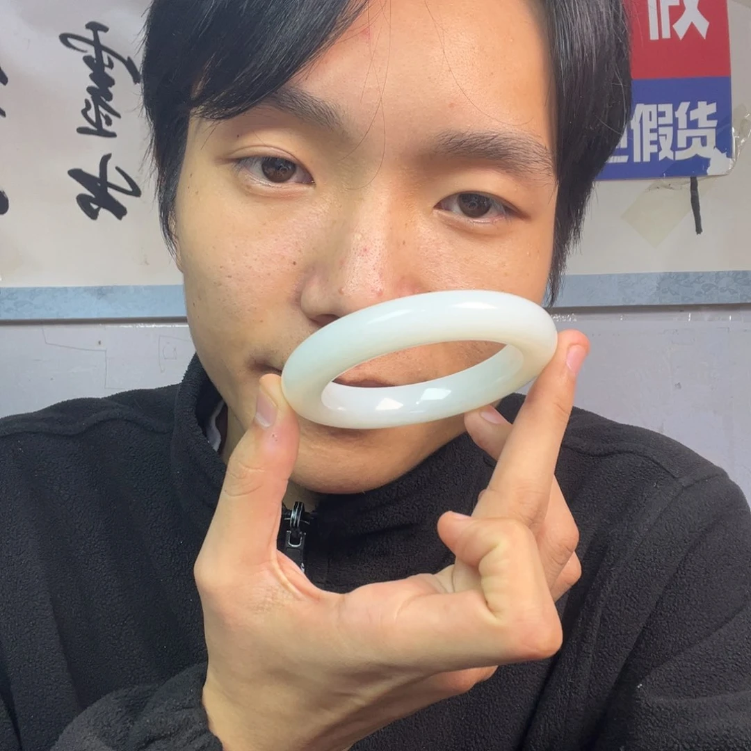颈饰未镶嵌和田玉多样性高端羊脂玉手镯