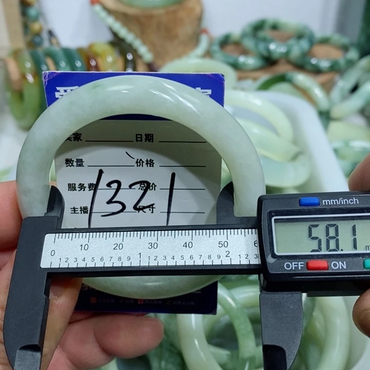 透闪石-蛇纹石玉手镯未镶嵌