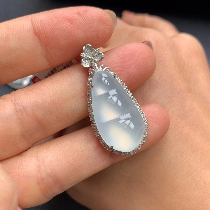 翡翠吊坠(不含链)18K金镶嵌